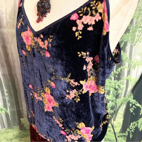 "Victoria's Secret" Navy Velvet Floral Cami- M/L - Picture 5 of 8